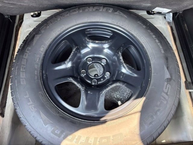 Used 2016 Jeep Renegade Latitude FWD image 32