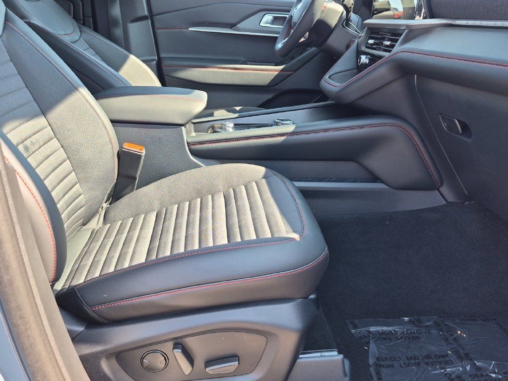 Used 2026 Ford Explorer ST-Line w/ ST-Line Street Pack RWD image 12