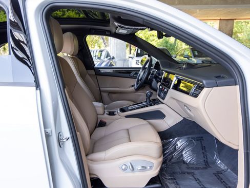 Certified 2026 Porsche Macan AWD/4WD image 65