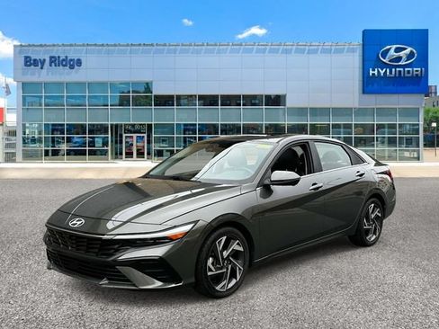 Used 2024 Hyundai Elantra Limited FWD image 10