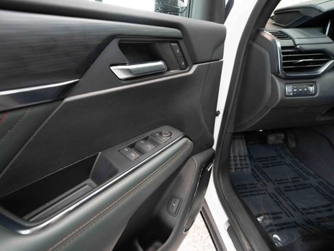 Used 2024 GMC Acadia AT4 w/ Luxury Package image 7