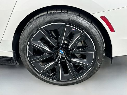 Used 2023 BMW i7 xDrive60 w/ Parking Assistance Package AWD/4WD image 31