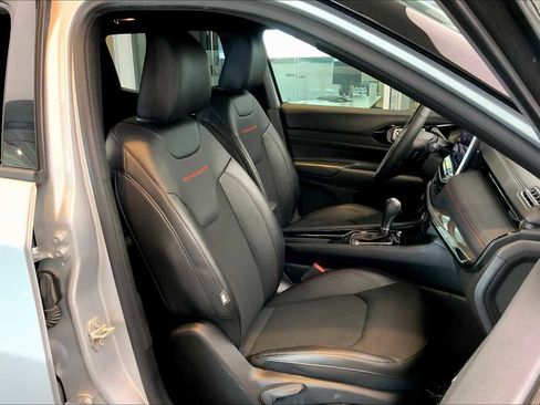 Used 2024 Jeep Compass Trailhawk image 8