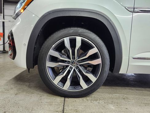 Certified 2023 Volkswagen Atlas Cross Sport SEL Premium R-Line AWD/4WD image 16