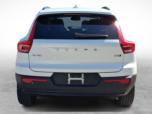 Used 2024 Volvo XC40 B5 Plus w/ Climate Package image 5