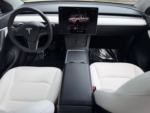 Used 2022 Tesla Model Y Long Range AWD/4WD image 40
