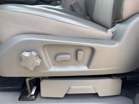Used 2018 Nissan NV 3500 SL RWD image 11