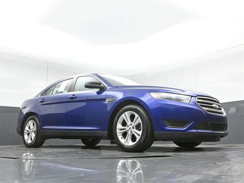 Used 2015 Ford Taurus SE FWD image 31