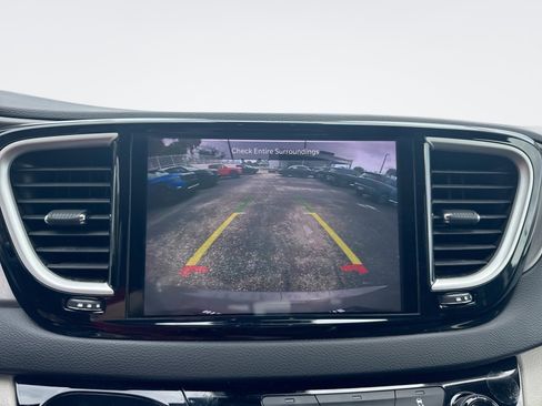 Used 2022 Chrysler Pacifica Touring-L FWD image 20