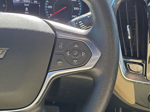 Used 2023 Chevrolet Traverse LS image 19