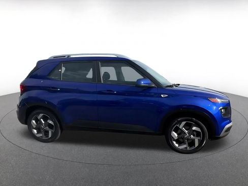 Used 2025 Hyundai Venue SEL FWD image 16