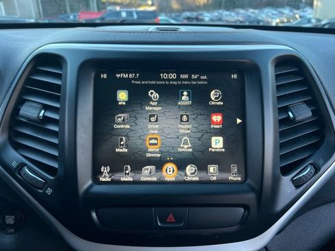 Used 2017 Jeep Cherokee Limited image 22