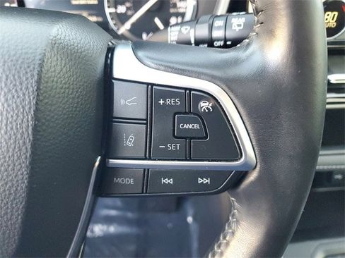 Used 2020 Toyota Highlander XLE image 22