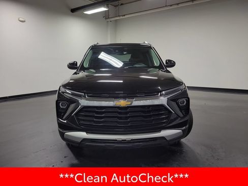 Used 2025 Chevrolet TrailBlazer LT FWD image 3