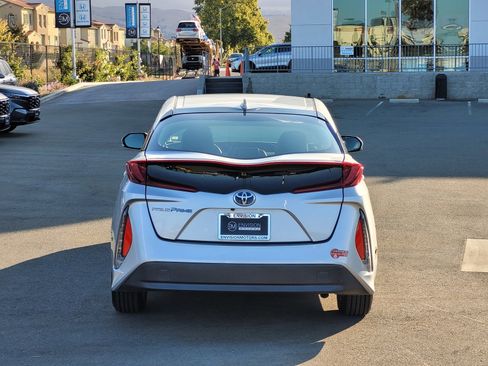 Used 2017 Toyota Prius Prime Premium image 4
