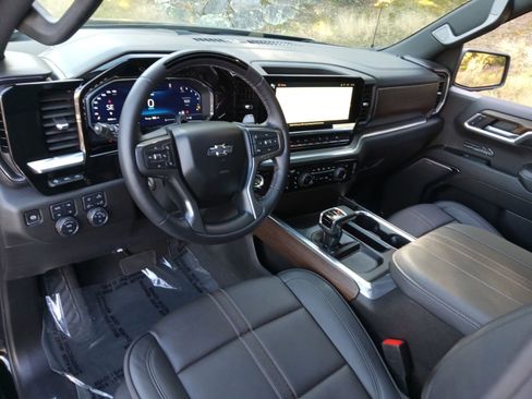 Used 2025 Chevrolet Silverado 1500 High Country w/ Midnight Edition image 13