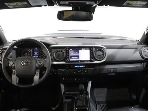 Used 2020 Toyota Tacoma TRD Sport w/ TRD Premium Sport Package AWD/4WD image 13