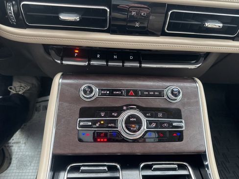 Used 2023 Lincoln Aviator Reserve w/ Equipment Group 201A image 16