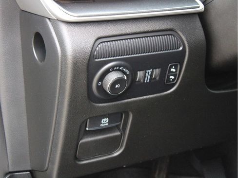 Used 2023 Jeep Wagoneer 4WD w/ Premium Group I image 15