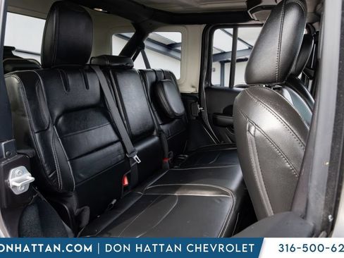 Used 2022 Jeep Wrangler Unlimited Sahara w/ Cold Weather Group AWD/4WD image 19