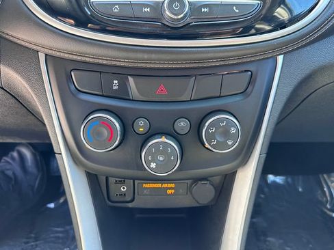 Used 2020 Chevrolet Trax LT w/ LT Convenience Package FWD image 15