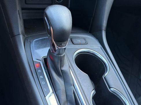 Used 2022 Chevrolet Equinox LT w/ LPO, Floor Liner Package FWD image 22