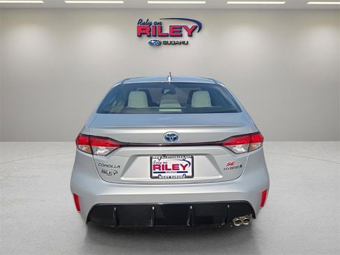 Used 2023 Toyota Corolla SE w/ SE Package image 4