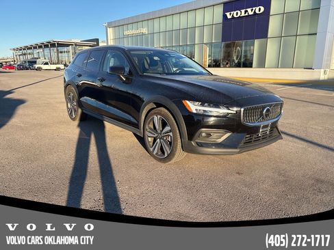 Certified 2025 Volvo V60 B5 Cross Country Plus image 6