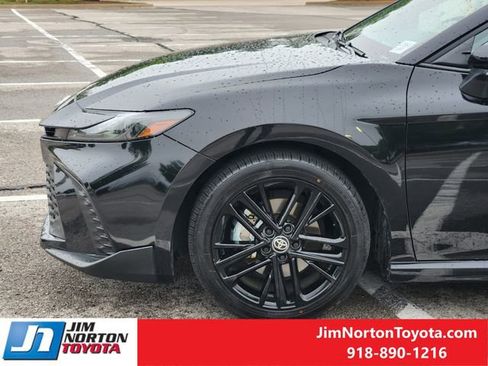 Used 2025 Toyota Camry SE FWD image 8