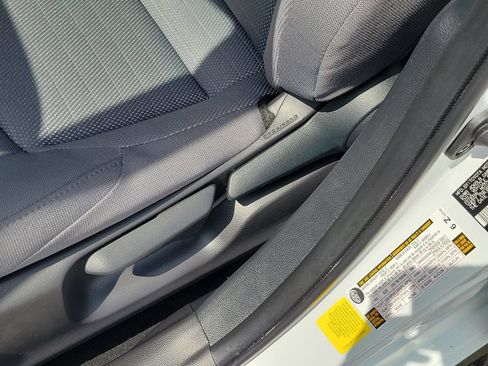 Used 2025 Toyota Corolla SE FWD image 16