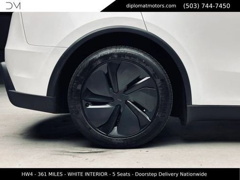 Used 2026 Tesla Model Y AWD image 37