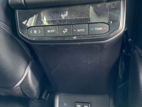 Used 2020 Toyota Highlander XLE image 16