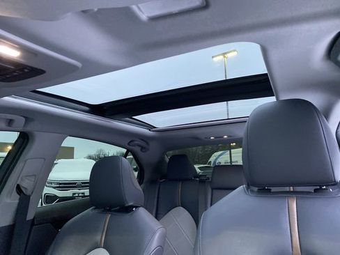 Used 2018 Toyota Camry XLE image 7