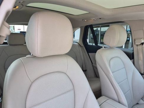 Used 2021 Mercedes-Benz GLC 300 4MATIC image 15