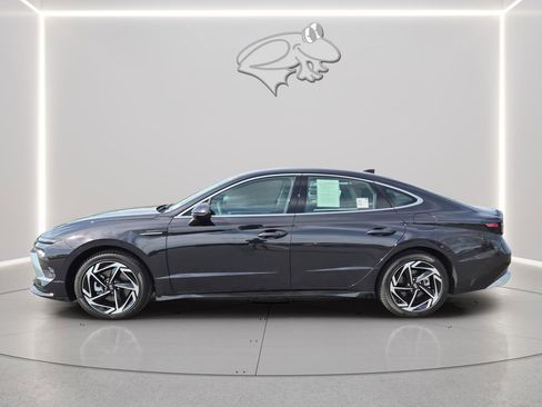 Used 2026 Hyundai Sonata SEL FWD image 2