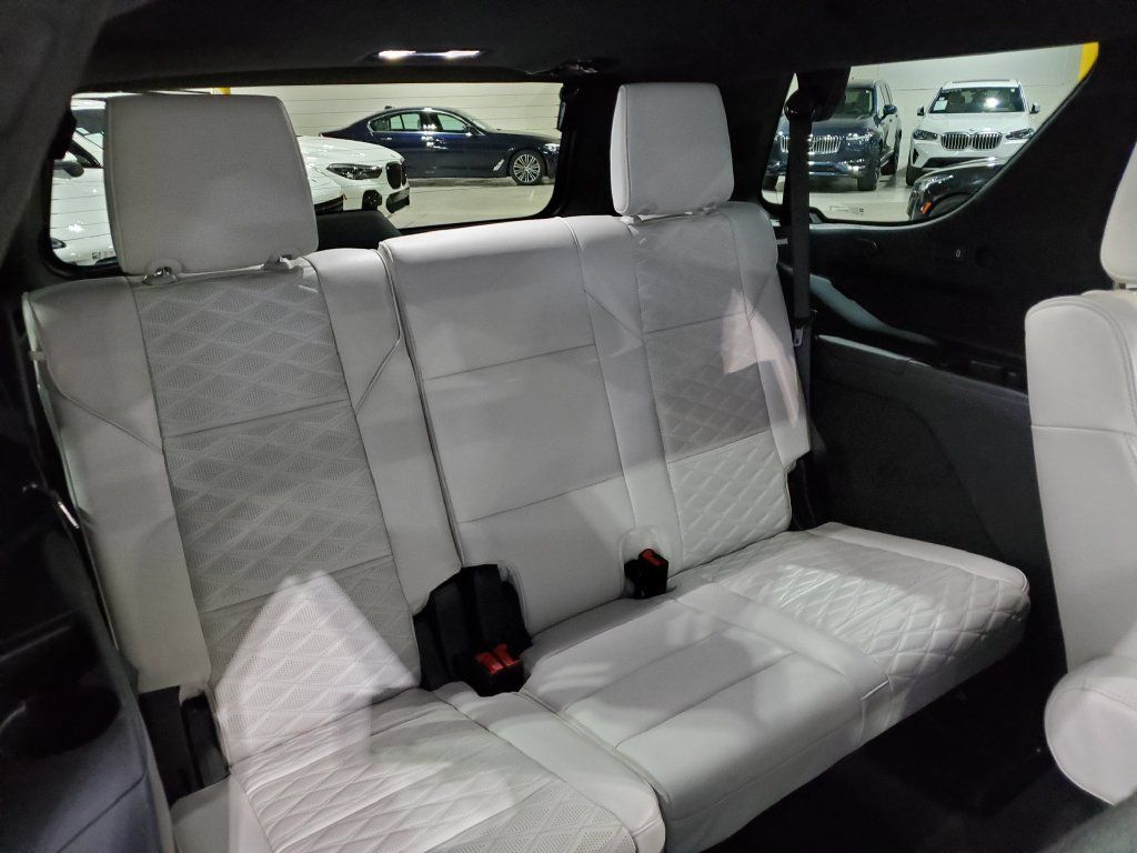 Used 2025 Cadillac Escalade Sport Platinum w/ LPO, Floor Liner Package AWD/4WD image 26