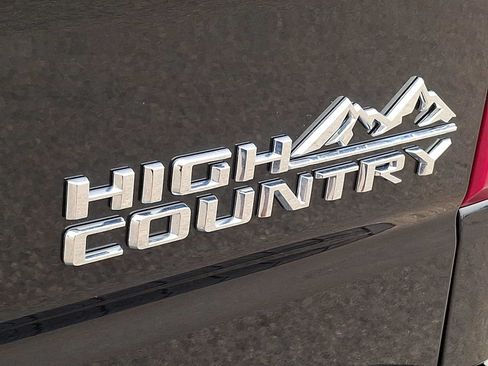 Used 2025 Chevrolet Silverado 1500 High Country w/ High Country Premium Package AWD/4WD image 30