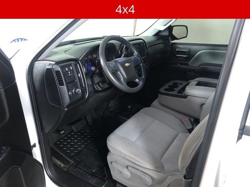 Used 2018 Chevrolet Silverado 1500 Custom w/ Custom Value Package AWD/4WD image 8