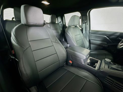 Used 2025 Toyota Tacoma TRD Off-Road image 25