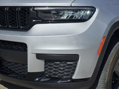 Used 2023 Jeep Grand Cherokee L Laredo AWD/4WD image 9