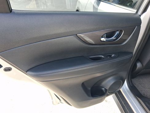 Used 2019 Nissan Rogue SV FWD image 27
