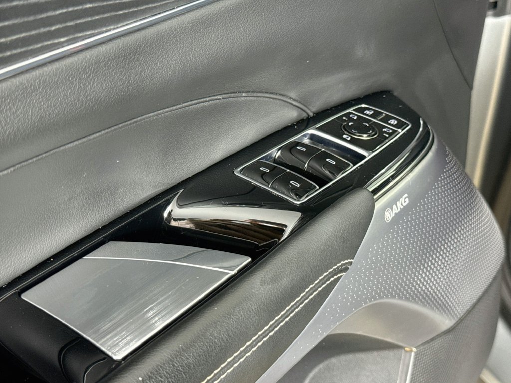 Used 2024 Cadillac Lyriq Sport AWD/4WD image 17