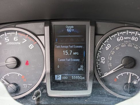 Used 2018 Toyota Tacoma TRD Off-Road AWD/4WD image 10