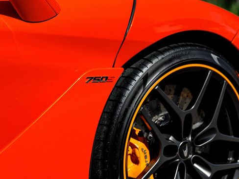 Used 2024 McLaren 750S image 17