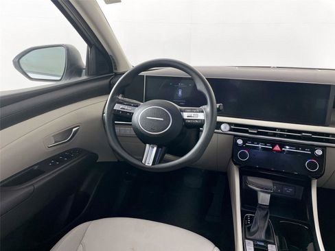 Used 2025 Hyundai Tucson SEL image 2