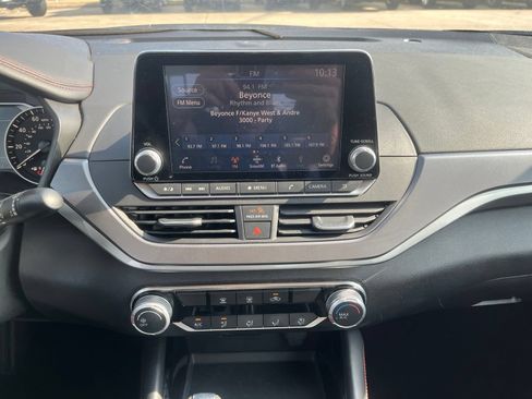 Used 2024 Nissan Altima 2.5 SR FWD image 10