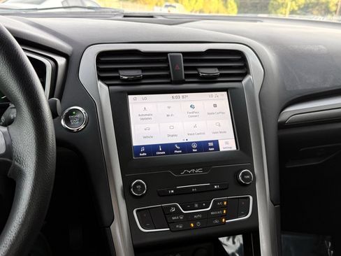Used 2020 Ford Fusion SE FWD image 32