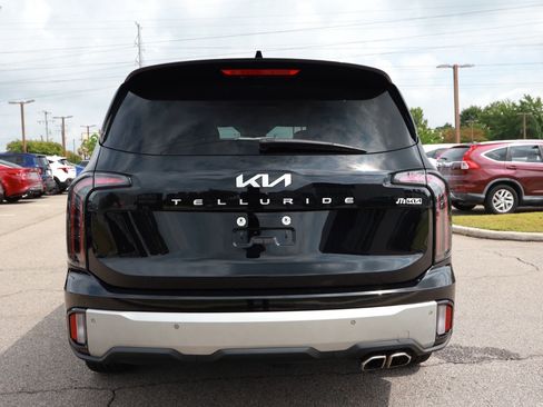 Used 2024 Kia Telluride EX w/ EX Captain's Chair Package FWD image 4
