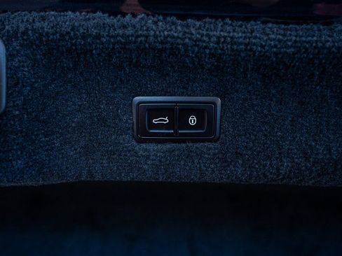 Used 2020 Bentley Flying Spur W12 image 65