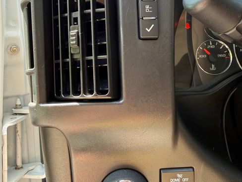 Used 2025 Chevrolet Express 3500 LT w/ LT Preferred Equipment Group RWD image 15